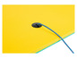 Un tapis de sport aquatique jaune avec une corde