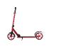 Trottinette rouge avec roues roses.