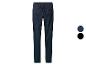 Jean skinny bleu foncé pour femme avec deux options de couleur.