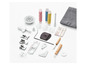 Naaimachine accessoires: spoelen, naalden, voetjes en gereedschap.