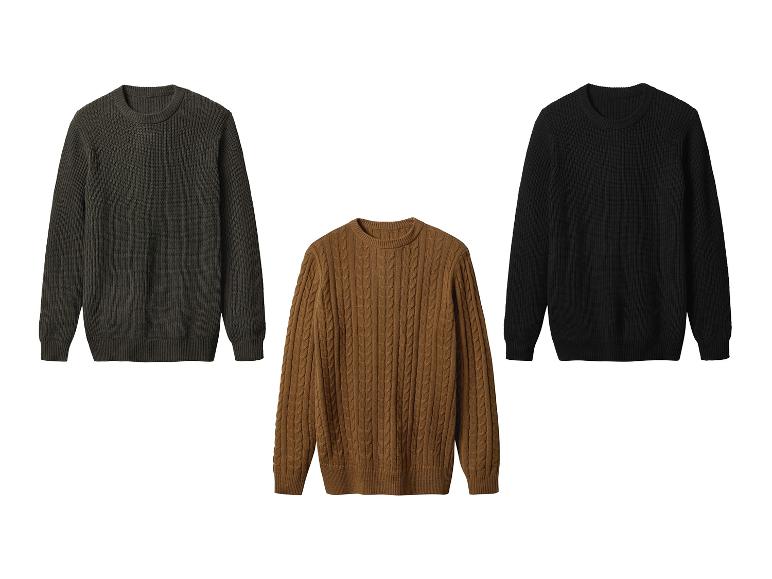 Trois pulls : un vert foncé, un marron et un noir.