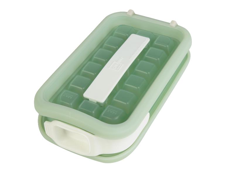 Lichtgroene, opvouwbare ijsblokjesbak met handvat, merk EzyPro.