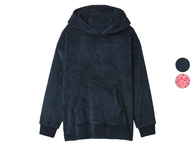 Sweat à capuche moelleux bleu marine avec poche kangourou et options de couleur.