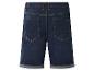 Donkerblauwe denim shorts met opgerolde zomen en zichtbare stiksels op de achterzakken.