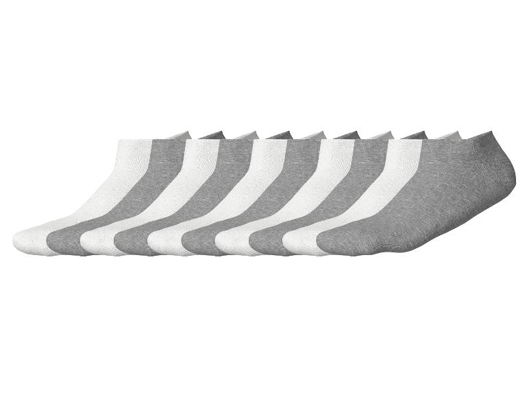 Un paquet de huit paires de chaussettes courtes blanches et grises.