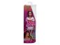 Barbie pop in verpakking, gekleed in een wit jurkje met de tekst 'Twist & Turn Barbie'.