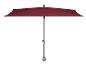 Een donkerrode parasol met een grijs frame.