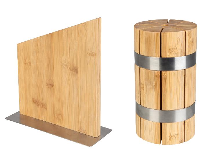 Planche à découper en bois et bloc à couteaux en bambou.