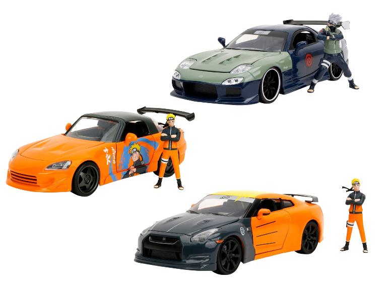 Trois voitures sur le thème de Naruto, dont une Honda S2000 orange.