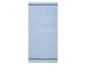 Serviette de bain bleu clair avec des rayures décoratives grises, blanches et bleu foncé