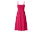Vue de dos d'une robe longue fuchsia froncée avec des bretelles spaghetti.