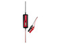 Een Ultimate Speed ​​acculader met rode klemmen.
