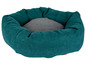 Een turquoise hondenmand met een grijs kussen.