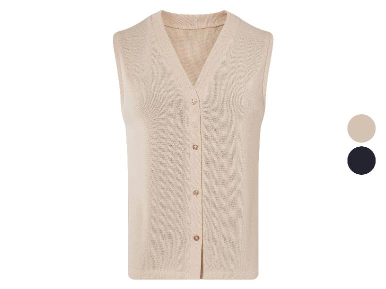 Gilets en tricot beige et noir, boutonnés.