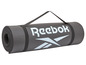Een opgerolde zwarte Reebok yogamat met draagriem.