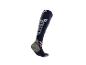 Une chaussette de compression noire avec des accents roses et gris.