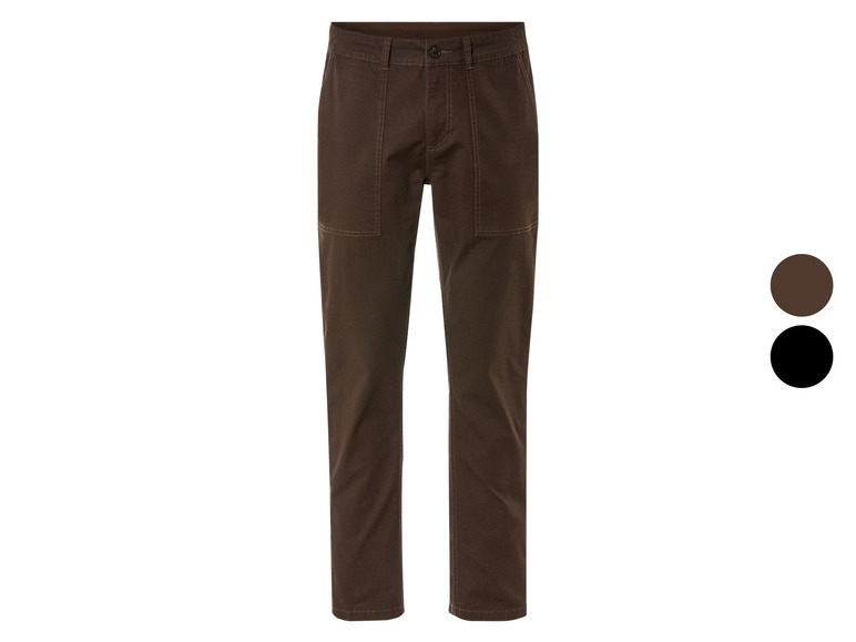 Pantalon chino marron pour homme.