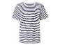 Een gestreept wit en donkerblauw t-shirt met de tekst 'Lovely Day'