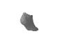 Chaussette courte grise sur fond blanc