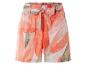 Shorts à taille haute, motif floral corail et beige.