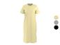 Robe t-shirt longue jaune pâle avec options de couleur grise et noire.