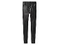 Een zwarte glimmende skinny jeans.