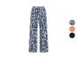 Pantalon large à motif ikat bleu et blanc, avec options de couleur orange et noir.