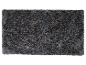 Tapis rectangulaire en poils longs, tons gris et bleus.