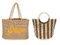 Deux sacs de plage en paille : un grand cabas beige avec l'inscription 'La Playa' et un petit sac rayé marron.