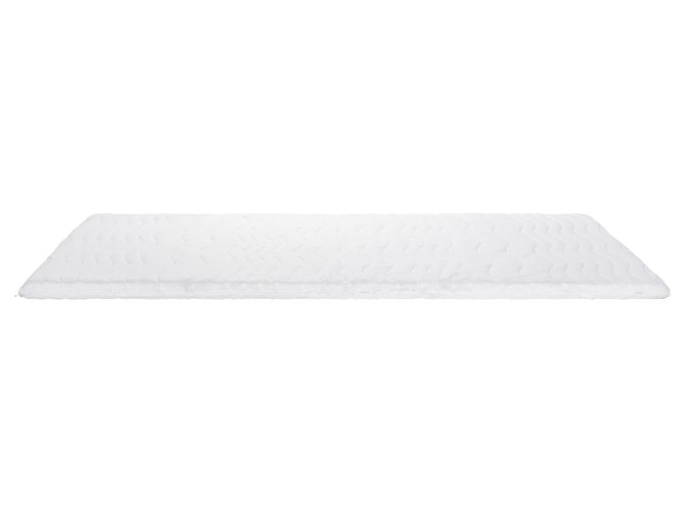 Un matelas blanc avec une surface texturée.