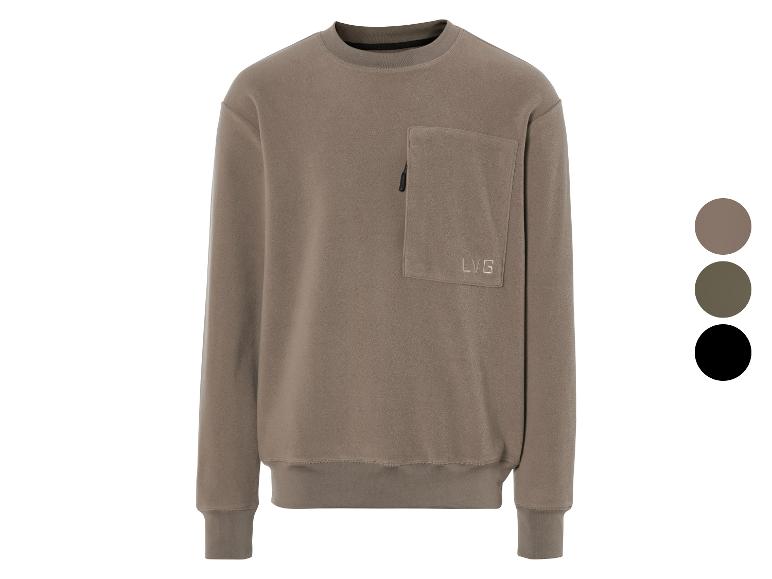 Een beige sweatshirt met een zak op de borst en het logo 'LVG'.