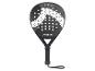 Raquette de padel noire avec des accents blancs et gris et des trous.