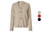 Beige gebreid vest met knopen, verkrijgbaar in drie kleuren.