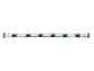 Barre en aluminium avec six crochets verts pour outils de nettoyage.