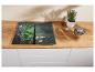 Table de cuisson avec protection en verre imprimé d'images d'épices et d'herbes.