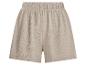 Shorts froissés beige clair avec taille élastiquée.