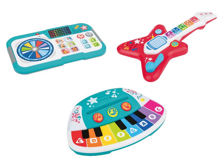 Drie muzikale speeltjes voor kinderen: een DJ-console, een gitaar en een keyboard.