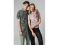 Man en vrouw dragen een camouflageoverhemd en een t-shirt met een slangenprint.
