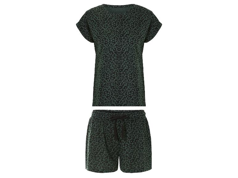 Olijfgroene luipaardprint set: t-shirt en shorts.