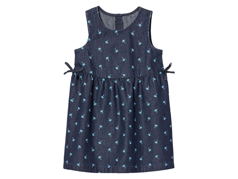 Een blauwe denimjurk met palmenprint.