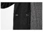 Un manteau noir en laine et un pull gris côtelé.