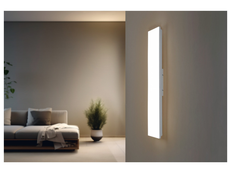 Un lampadaire mural rectangulaire moderne dans un intérieur minimaliste.