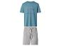 Herenpyjamaset met een blauw T-shirt en grijze shorts, met de opdruk 'Life is better in pyjamas'.