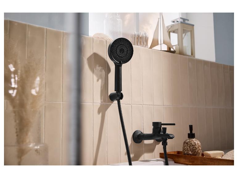 Douche et robinet de bain noirs avec décor nautique.