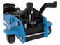 Un cric hydraulique bleu avec une poignée noire de la marque Güde.