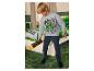 Garçon en sweat à capuche Minecraft et pantalon bleu marine, tenant une torche Minecraft.