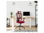 Rode ergonomische bureaustoel in een modern thuiskantoor met een houten bureau en computer.