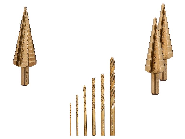 Un ensemble de forets de différents diamètres, y compris un foret conique et un ensemble de forets droits.