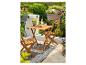 Table et chaises de balcon pliantes en bois avec plantes et boissons.