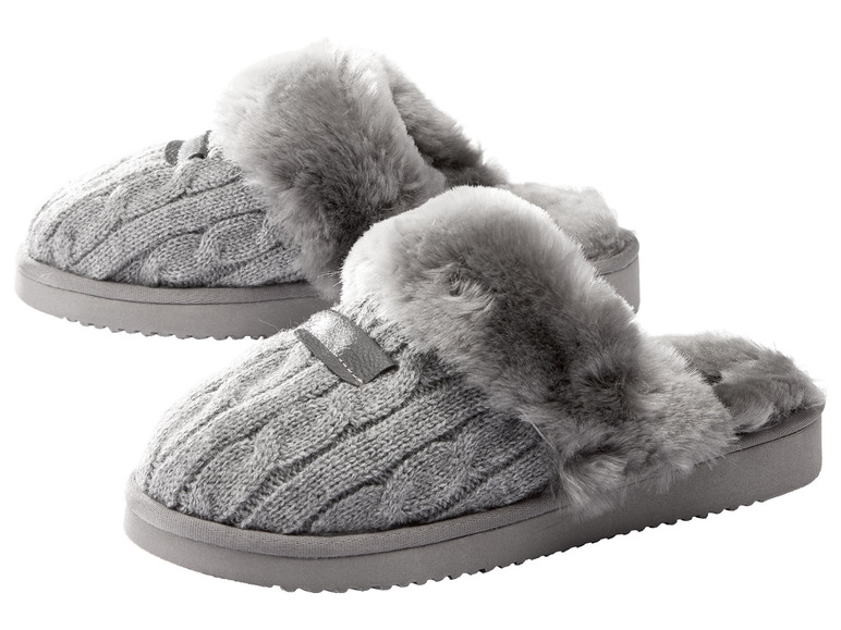 Pantoufles grises en tricot avec bordure en fourrure